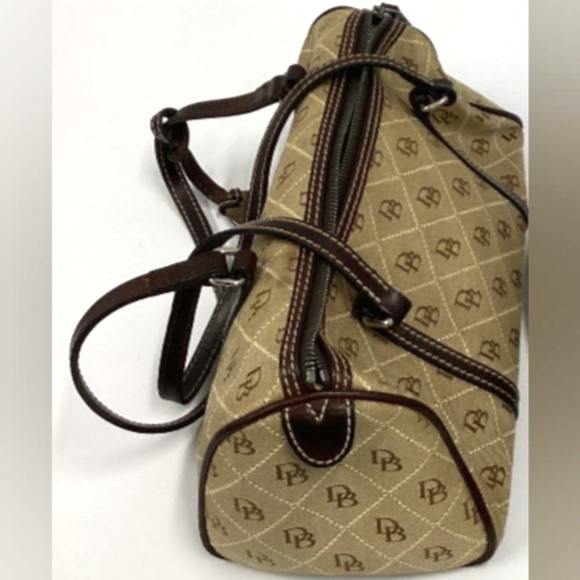 Dooney & Bourke Handbags - Retro Dooney & Bourke Barrel Bag